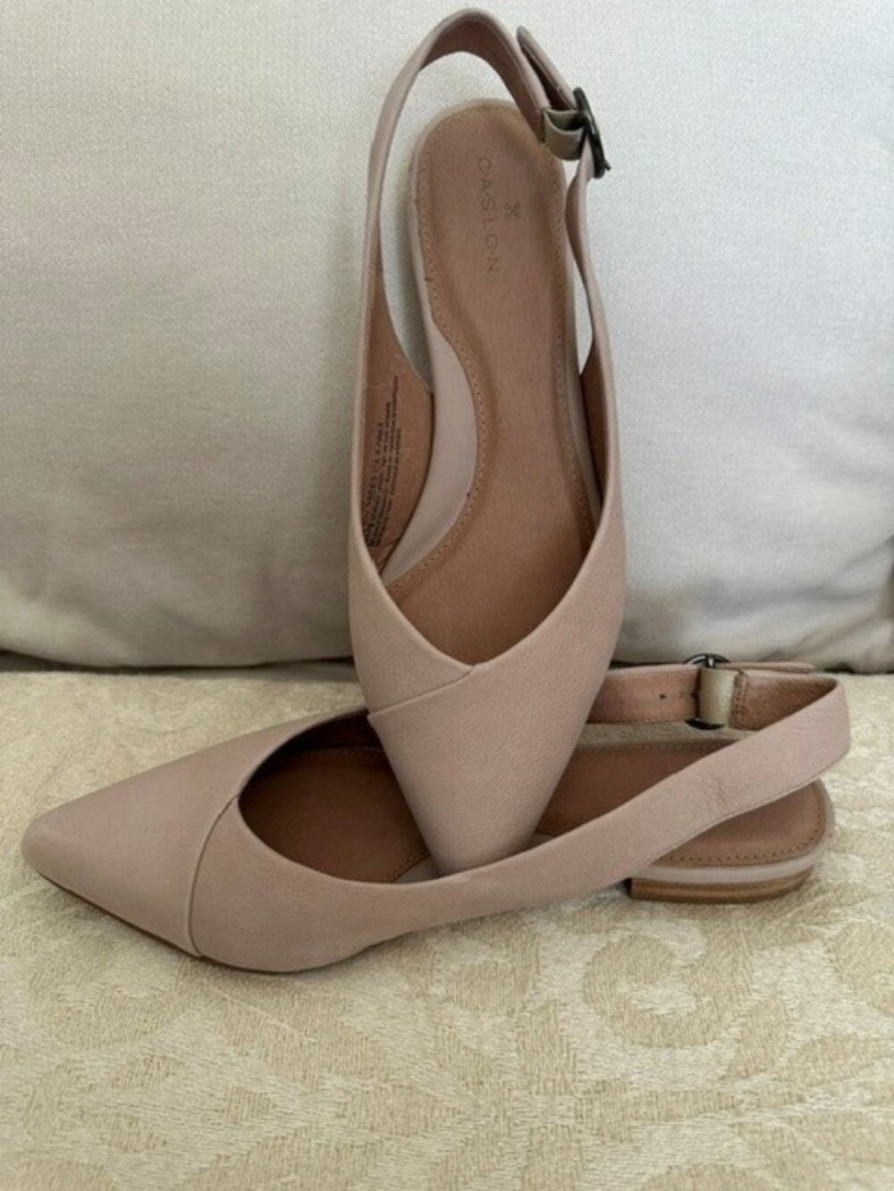 Caslon slingback